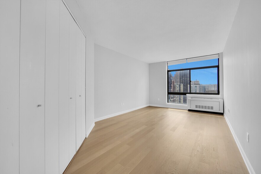 master bedroom - 303 E 43rd St