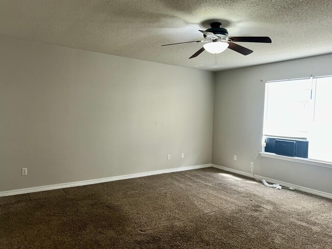 Building Photo - 218 Trish Dr