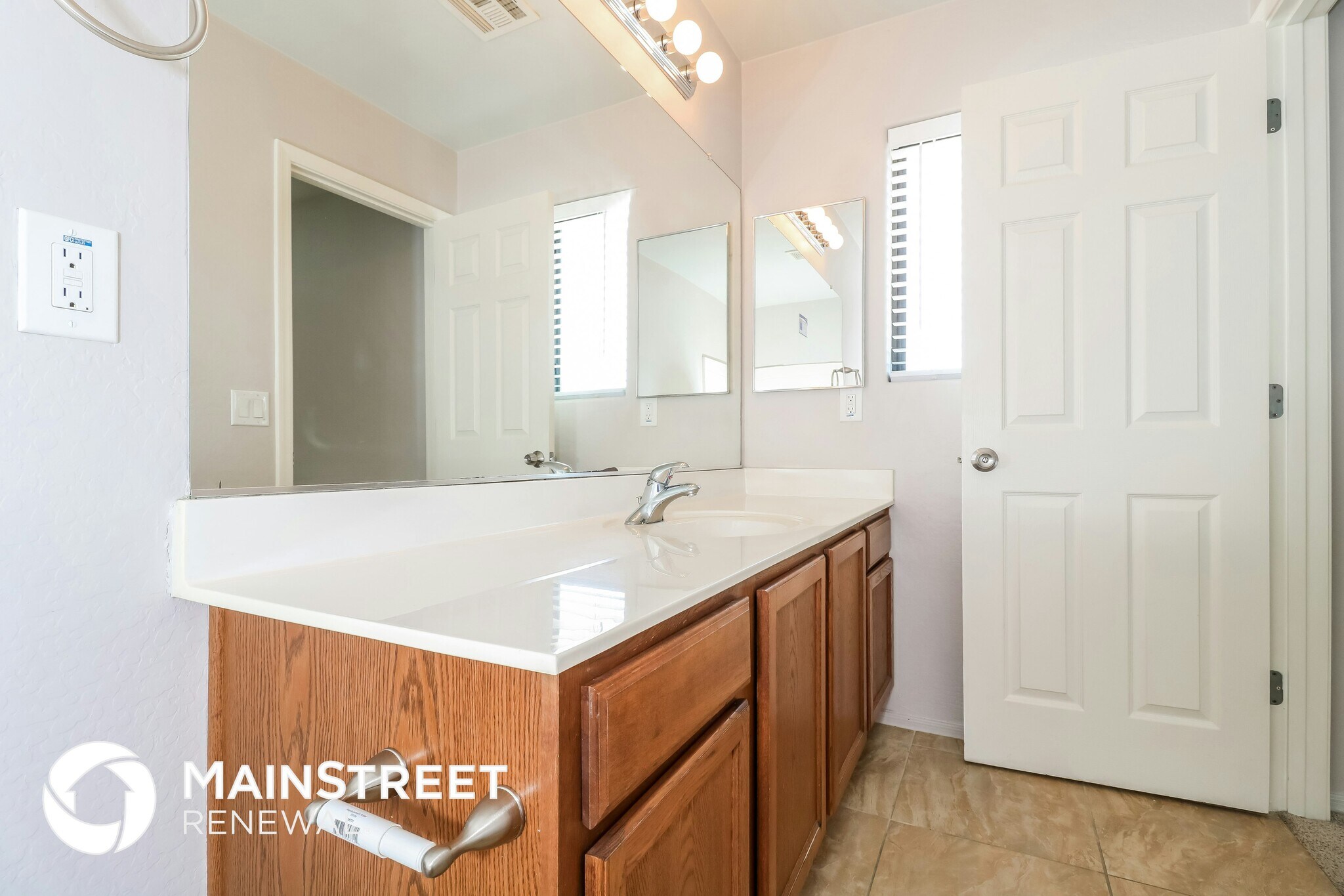 Building Photo - 2160 E Greenlee Ave