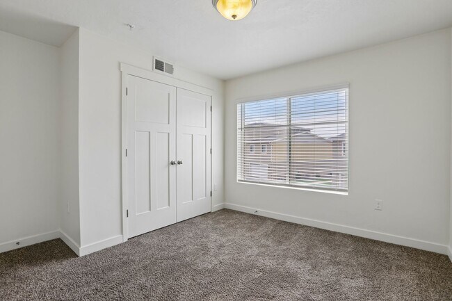 Building Photo - 734 E 500 S