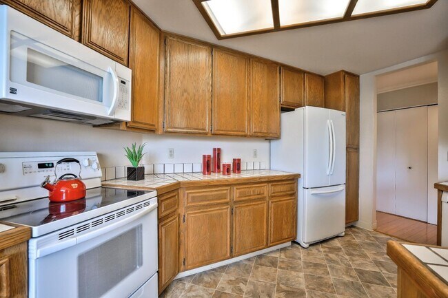 Building Photo - 530 Shorebird Cir