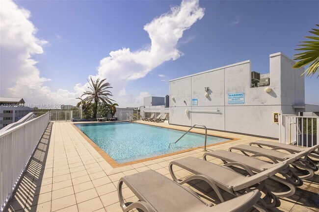 Building Photo - 3250 Grand Ave