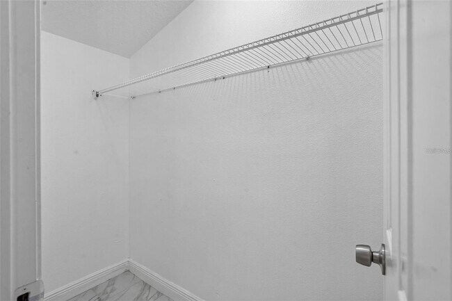 Building Photo - 906 Celery Ave