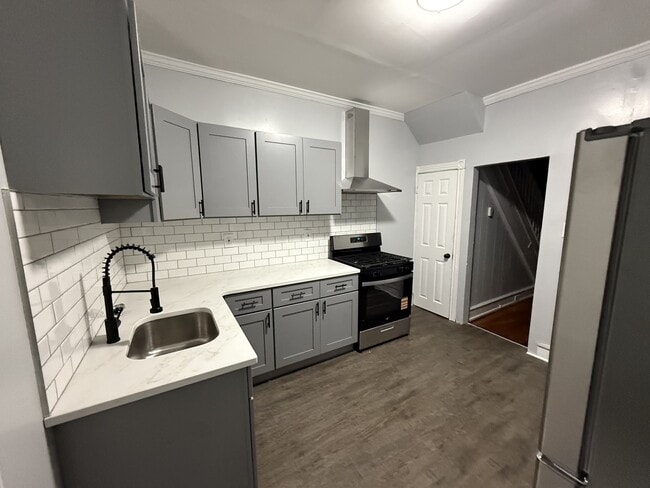 Building Photo - 1006 Spruce St