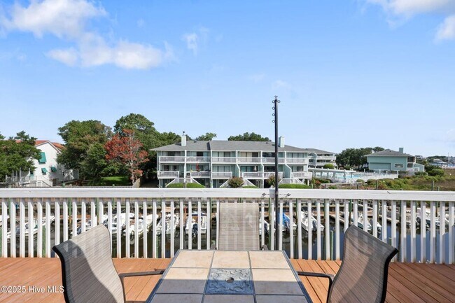 Building Photo - 202 Lewis Dr