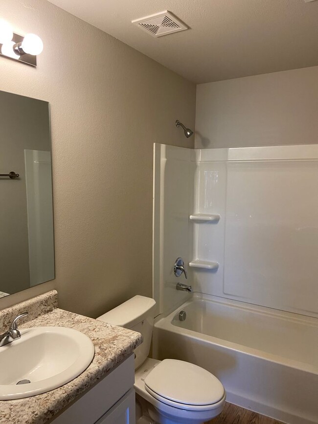 Building Photo - *Pre-leasing* Three Bedroom | Two Bathroom...