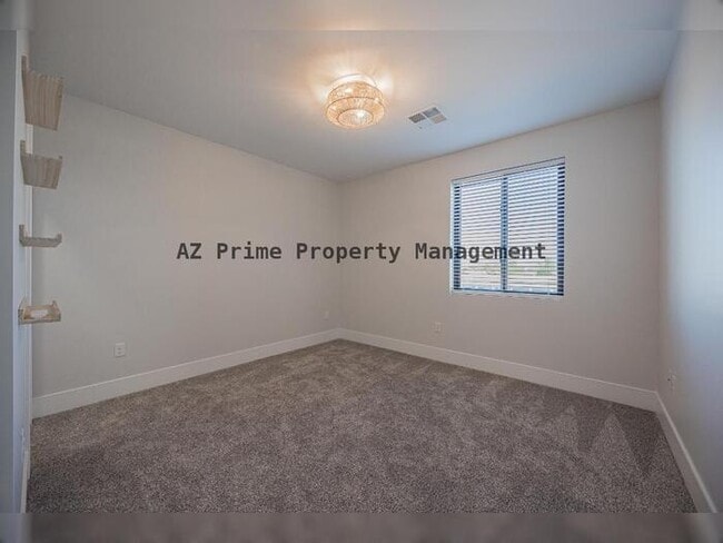 Building Photo - 142 E Hearne Way