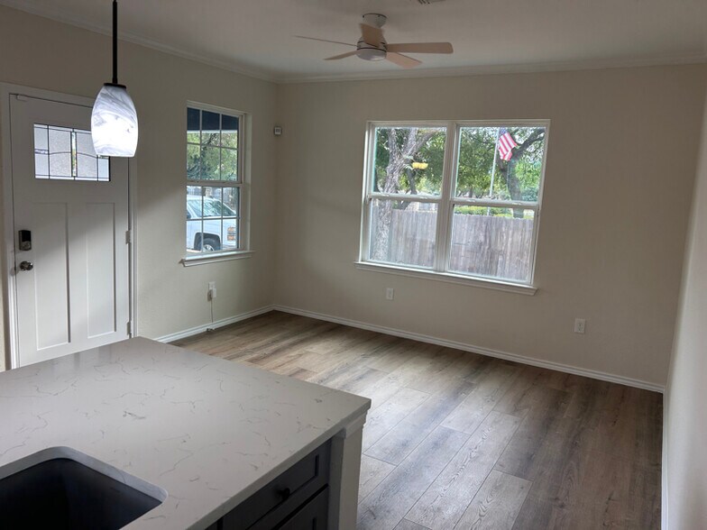 Building Photo - 502 Potomac St