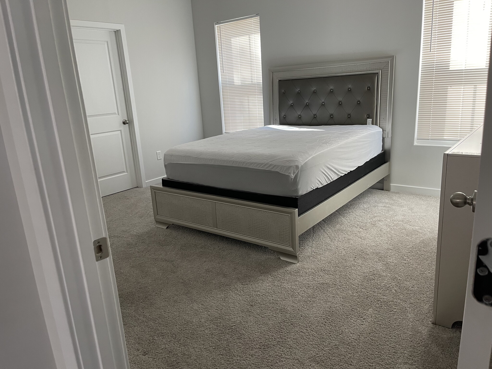 Building Photo - 2606 Middle Ave