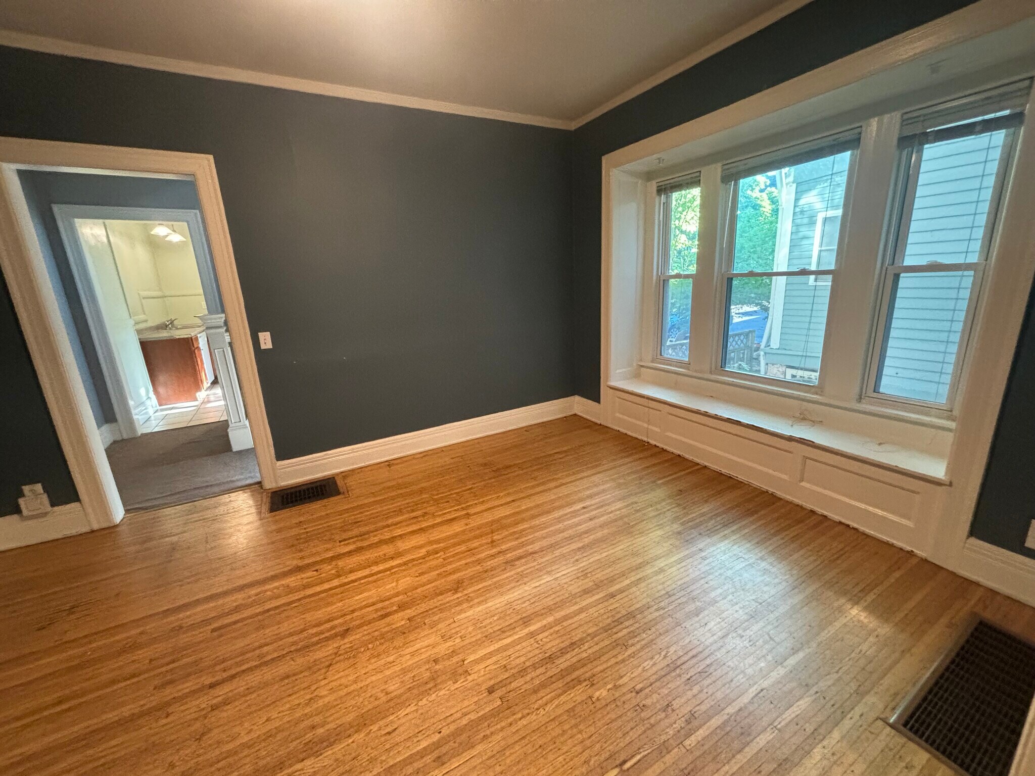 Building Photo - 5 Thayer St