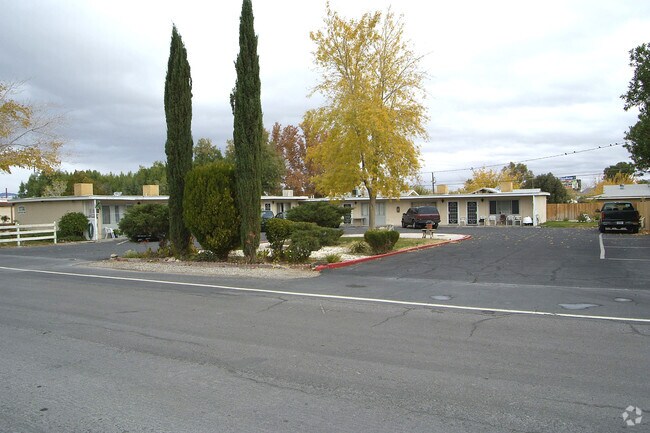 Building Photo - Willow Trail Apartments