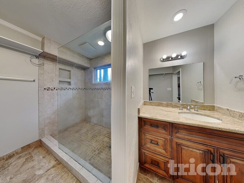 Building Photo - 21123 Rio Oro Dr