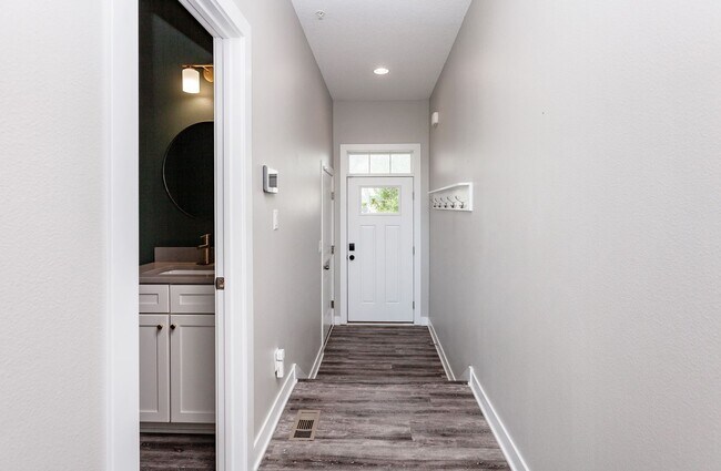 Building Photo - HUGE TOWNHOME!! 2 Bedroom, 3.5 Bathroom Townhome in Grimes!