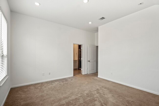 Building Photo - 613 Royal Arch Dr