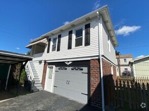 Building Photo - 8th Ward 1 BR/1BA