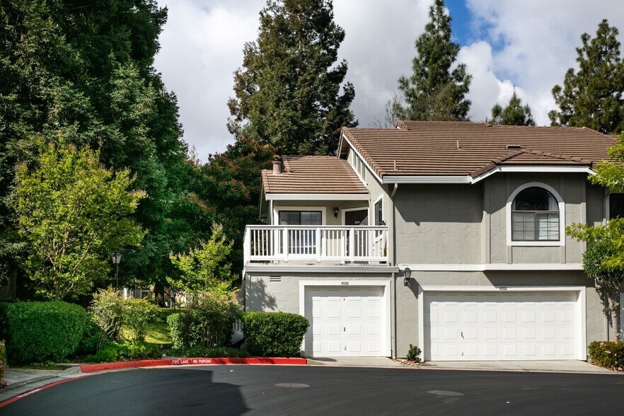 Building Photo - 2830 Buena Knoll Ct