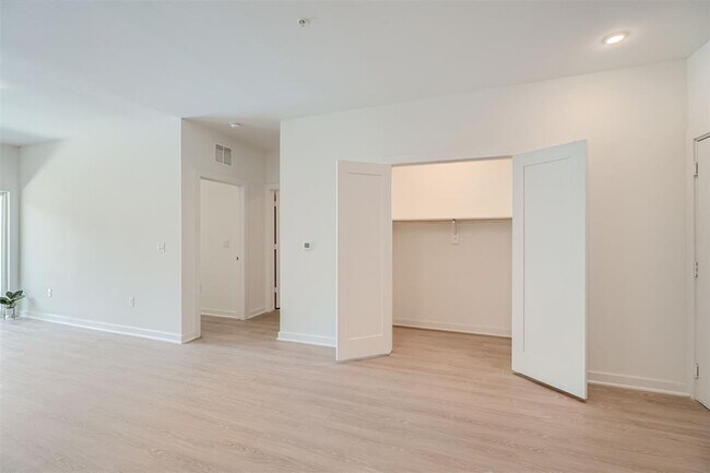 Building Photo - 4802 S Congress Ave