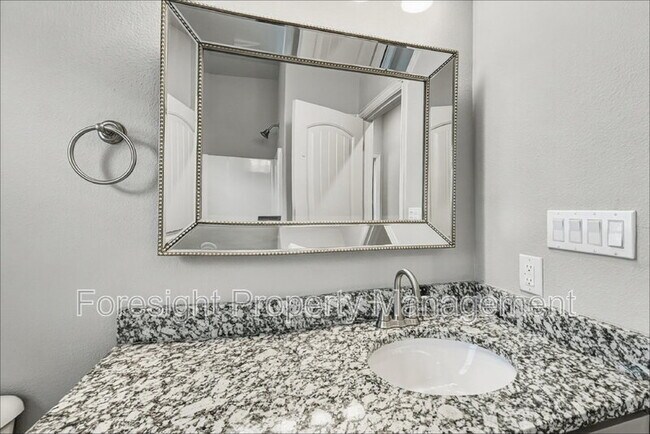 Building Photo - 2902 Orchid Dr