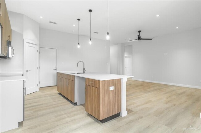 Building Photo - 5312 W Northwood St