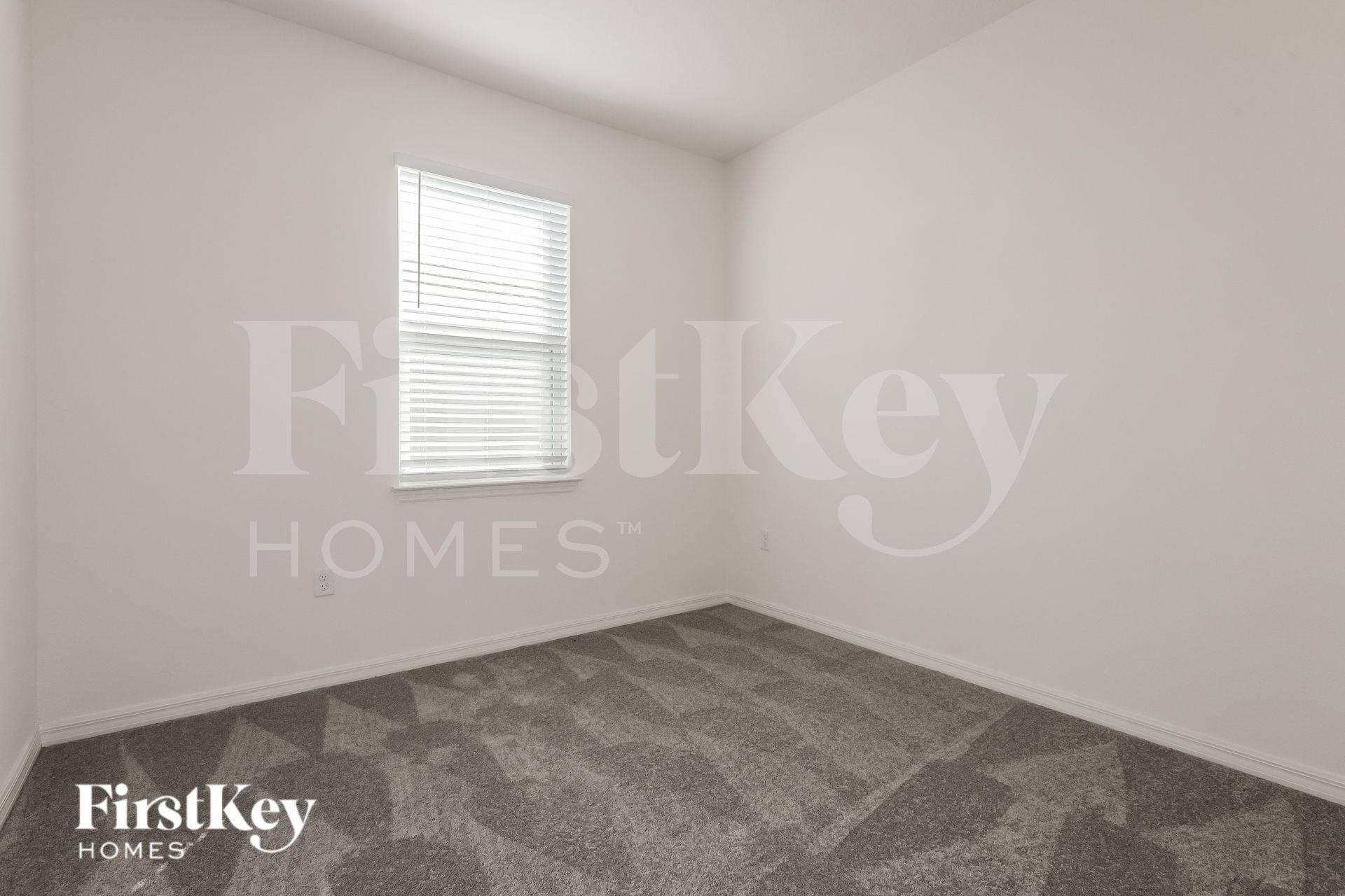 Building Photo - 422 Reina Wy