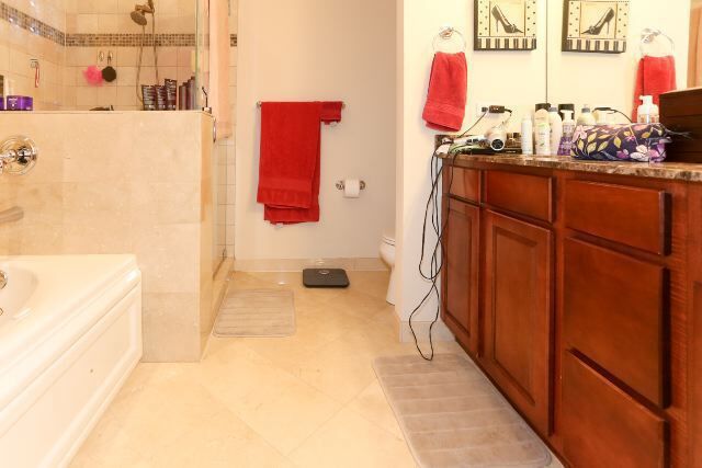 Building Photo - 4324 N Ashland Ave