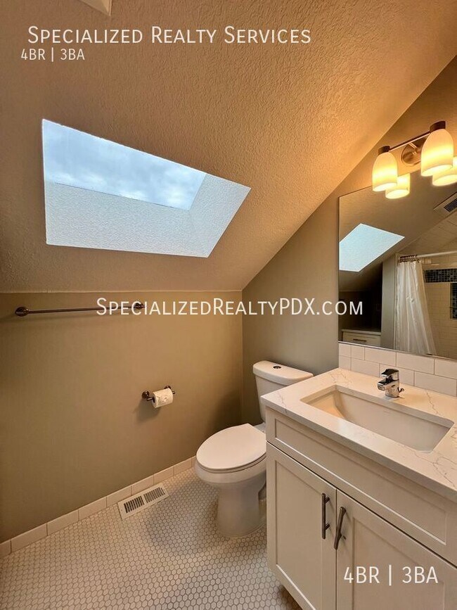 Building Photo - 5749 NE Harvest St