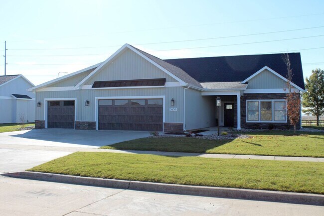 Primary Photo - 2655 S Muirfield Pl