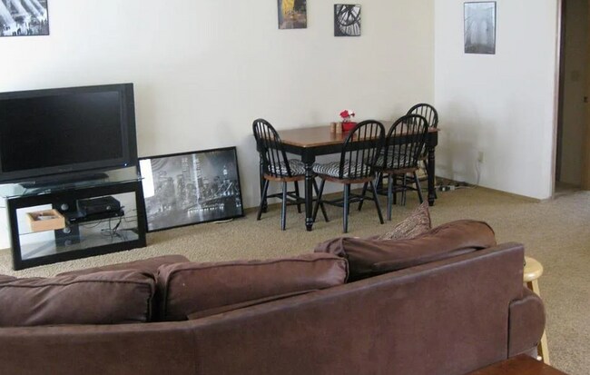 Building Photo - 4 Bedroom Townhome in Hawks Ridge by MSU