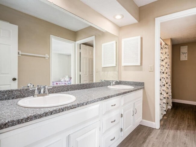 Building Photo - 6985 Muirfield Dr