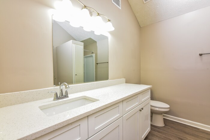Building Photo - 5866 Homestead Cir