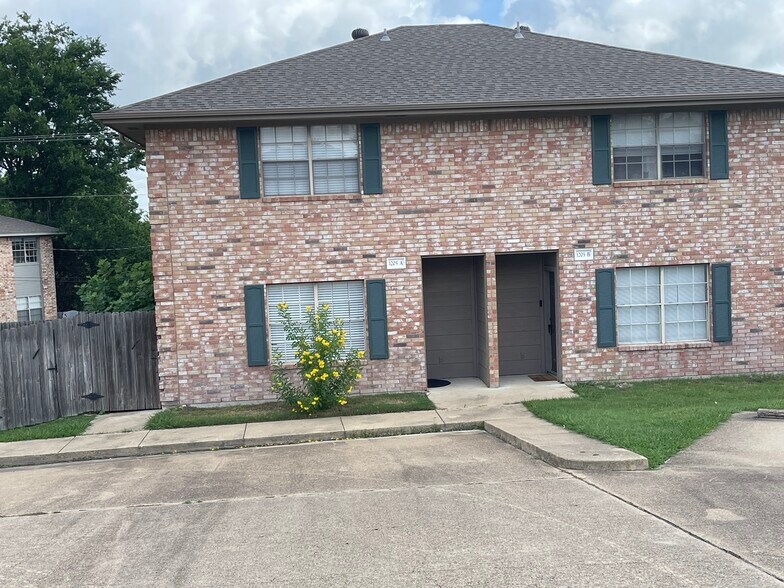 Building Photo - 1205 Vinyard Ct