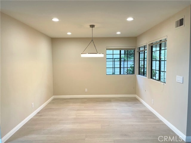 Building Photo - 3 Rushingwind