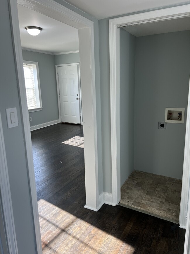 Building Photo - 2367 Cascade Rd