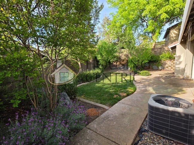 Building Photo - Beautiful Single Story Rental in Gated Serrano Community!