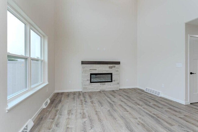 Building Photo - 3504 Green Pastures Ln