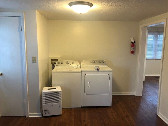 Building Photo - 314 W 16th St