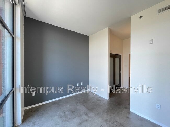 Building Photo - 2115 Yeaman Pl