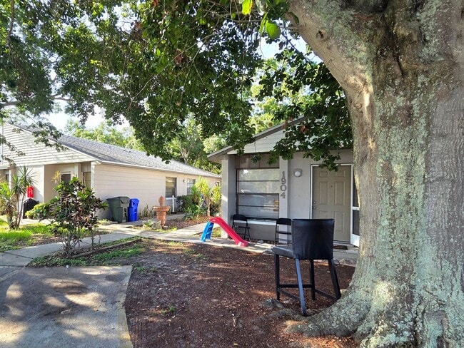 Building Photo - Beautiful 2 Bedroom, 2 Bathroom Apartment ...