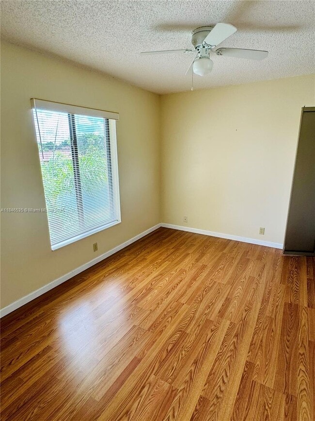 Building Photo - 806 Sky Pine Way