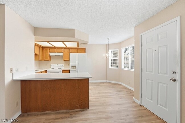 Building Photo - 916 Rockview Dr