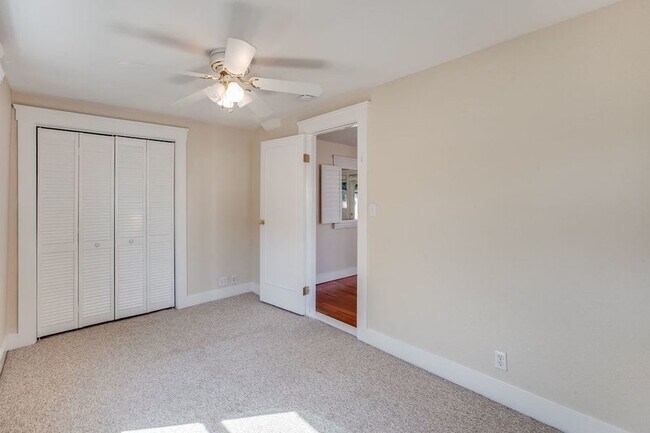 Building Photo - 332 Waverley St