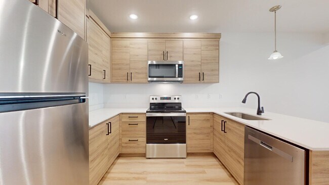 Building Photo - 1142 W 250 S