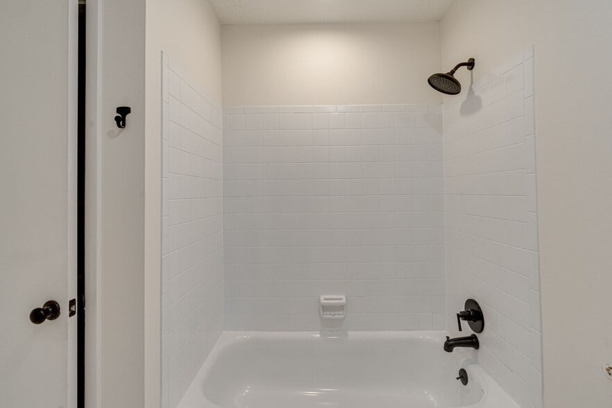 Building Photo - 2845 Dayton Blvd