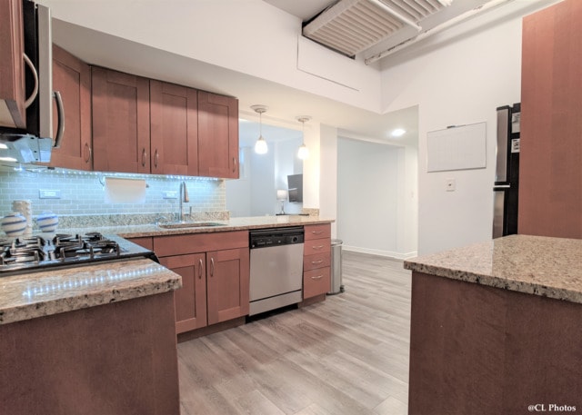 Building Photo - 4312 N Clarendon Ave