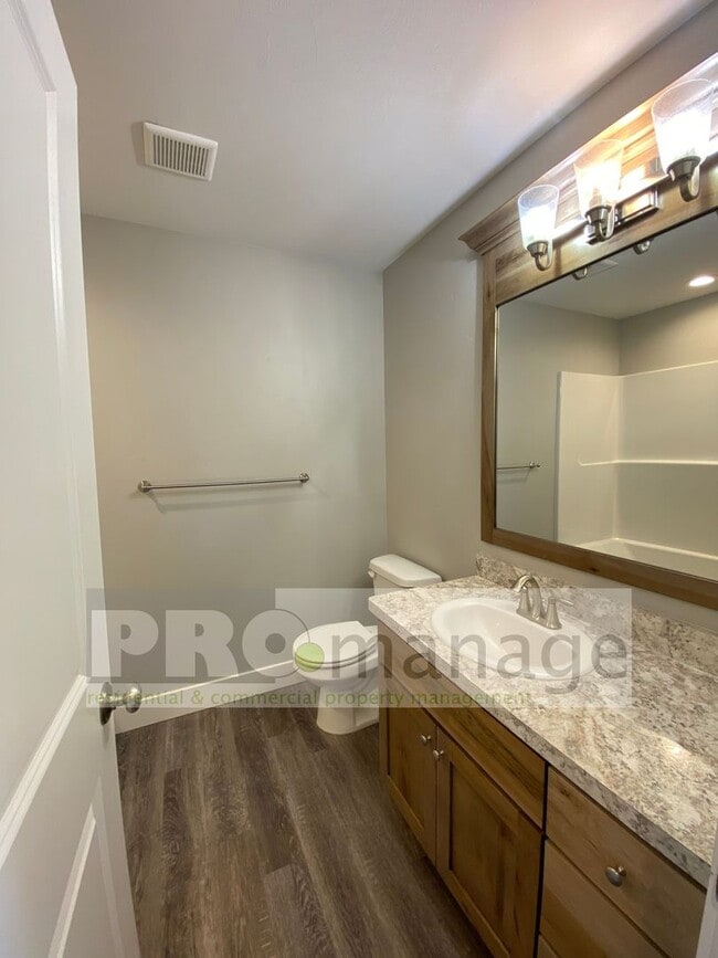 Building Photo - 3 bd, 2.5 bath Townhouse in Rigby