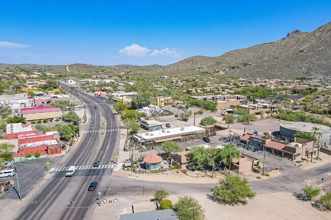 Building Photo - Downtown Cave Creek Patio Homes!