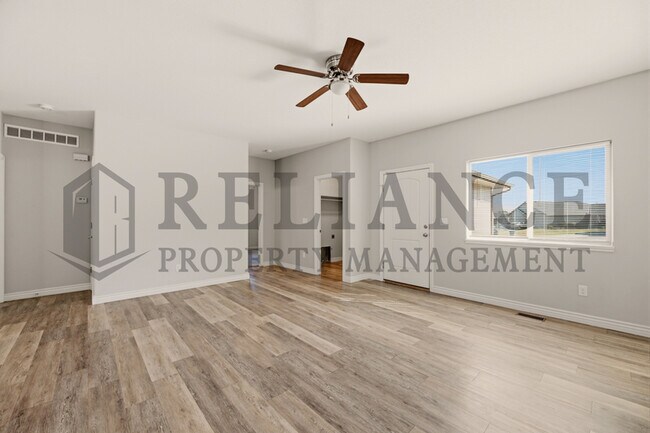 Building Photo - 2202 E Quivira Cir