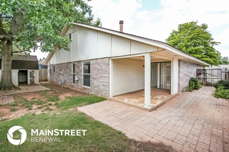 Building Photo - 8300 NW 112th Terrace