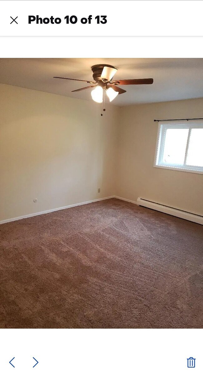 Building Photo - 320 Meadow Dr