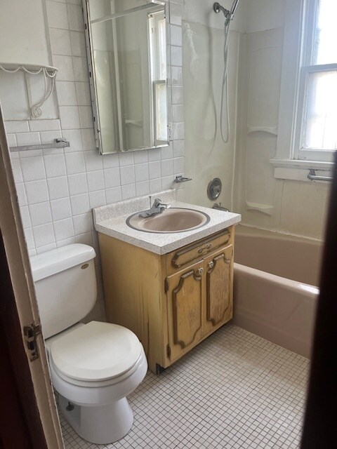 Building Photo - 455 Jean St